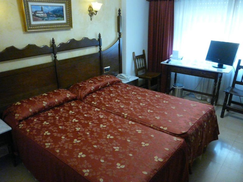 Hotel Reyes Catolicos Salamanca Room photo