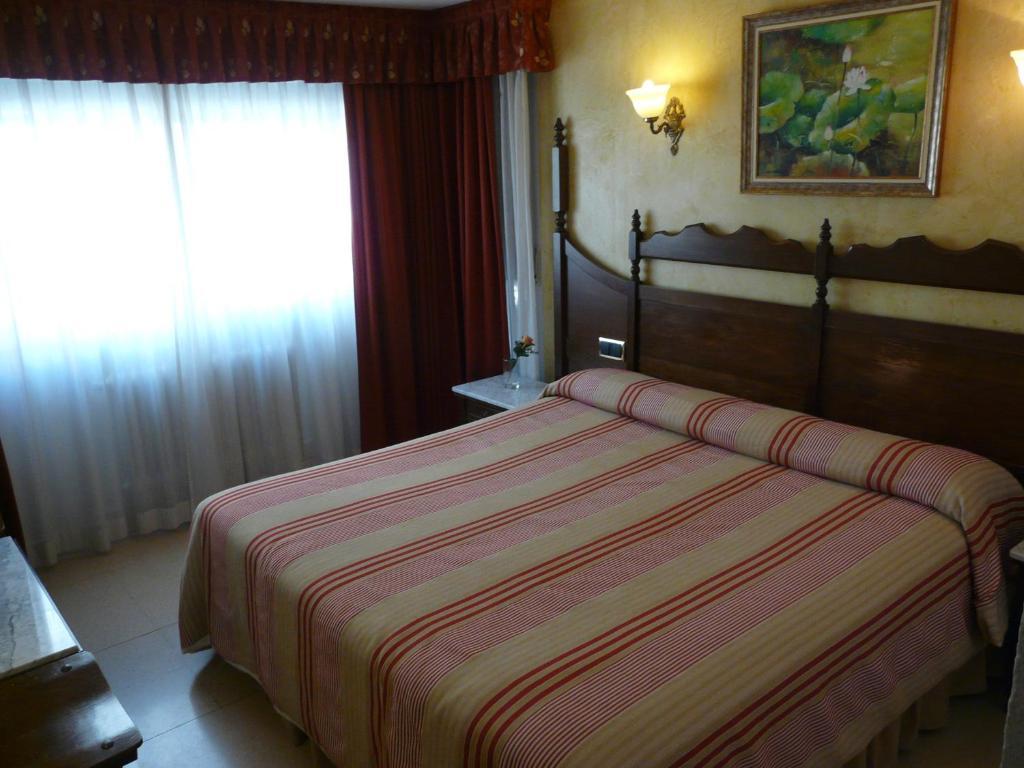 Hotel Reyes Catolicos Salamanca Room photo